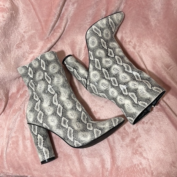 Cape Robbin Chunky Python Block High Heel Booties Sz 10 - Picture 8 of 12